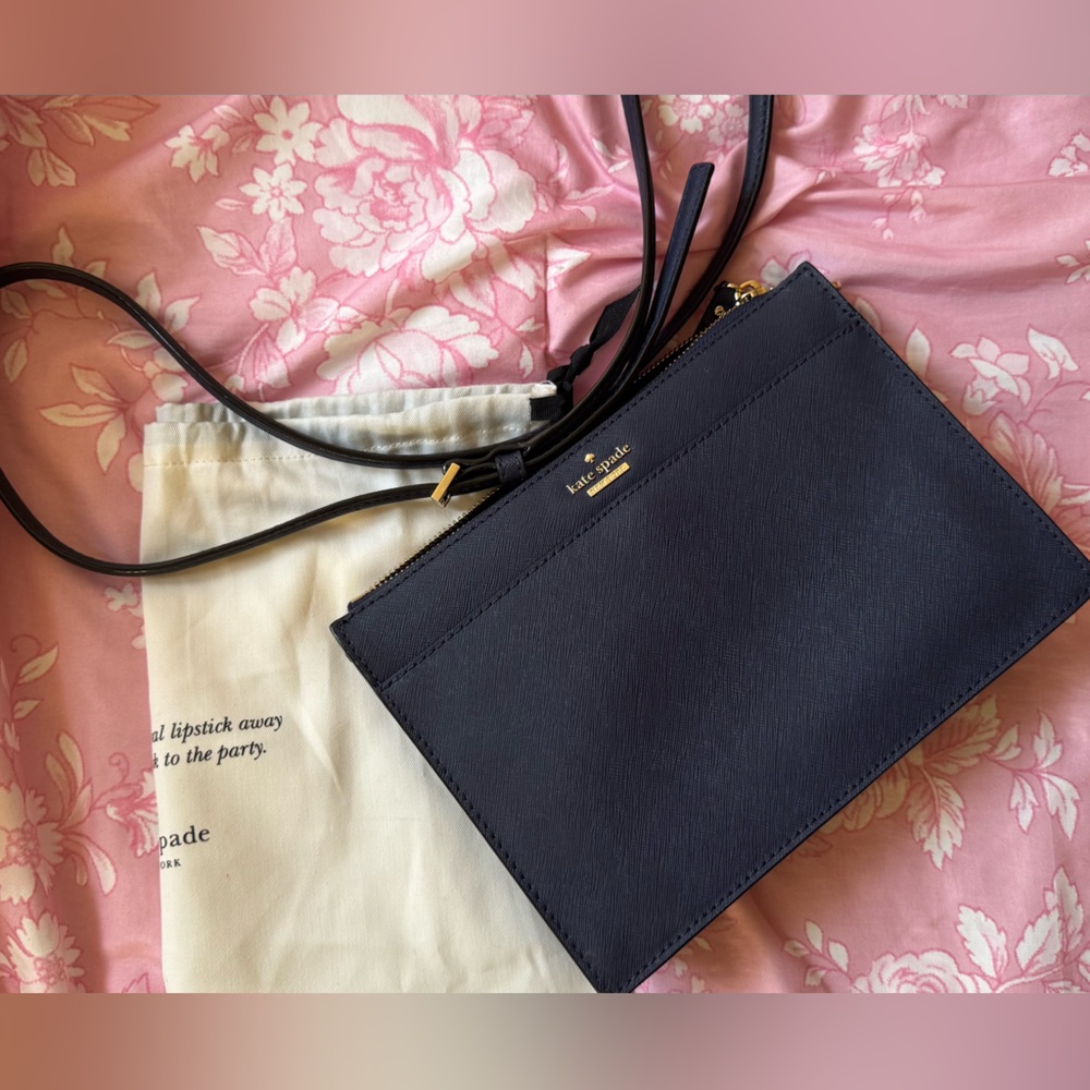 Kate Spade Cameron Street “Clarise” crossbody purse in Navy!